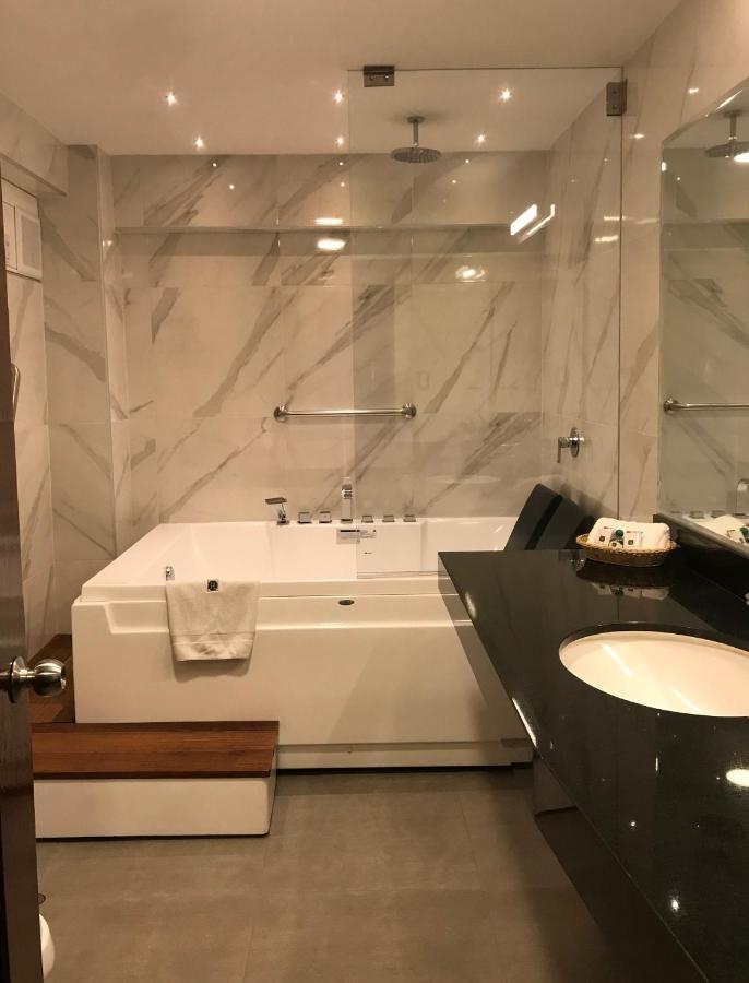 Lexus Hotel